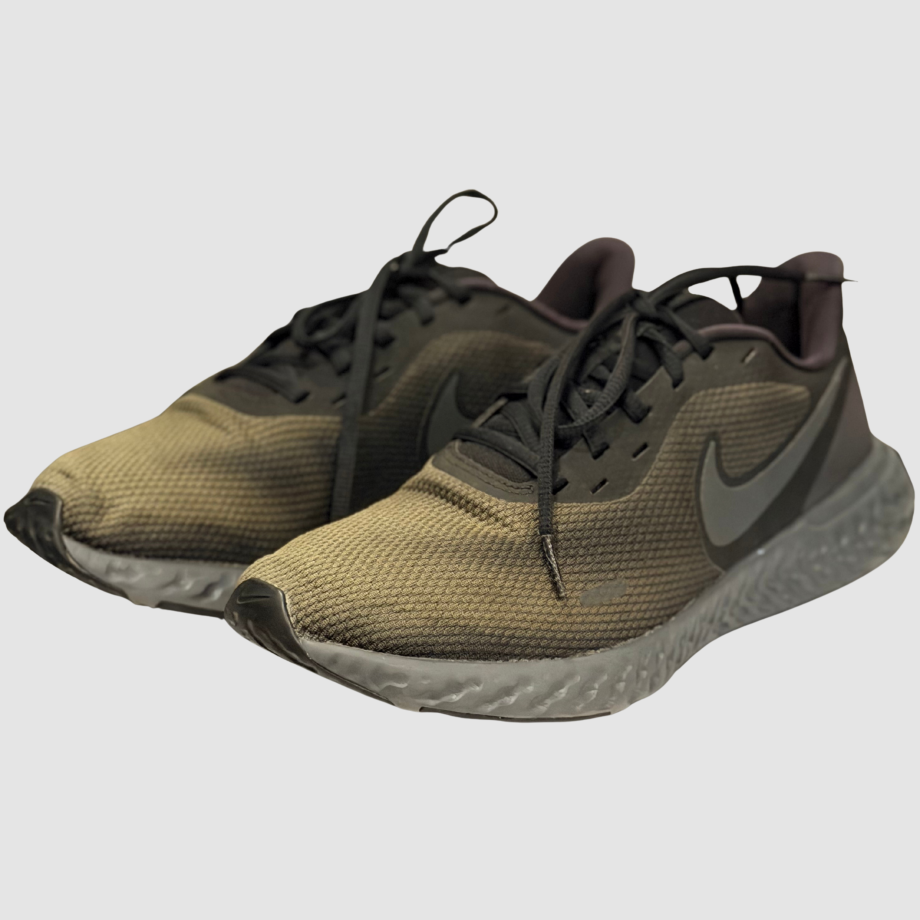 Nike Revolution 5 running shoe