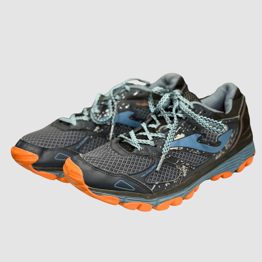 Joma Shock trail running shoe