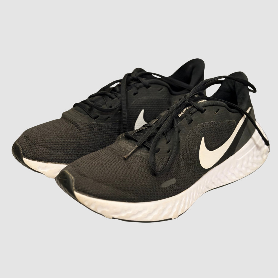 Nike Revolution 5 road running shoe